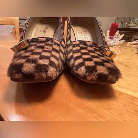 Louis Vuitton Damier Pattern Fur Heeled Shoes - Picture 7 of 7